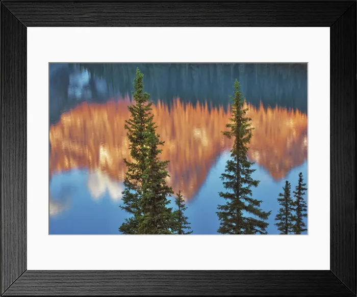 Framed Print : Moraine Lake und reflection Valley of the Ten Peaks - Canada, Alberta Framed Print : Moraine Lake und reflection Valley of the Ten Peaks - Canada, Alberta