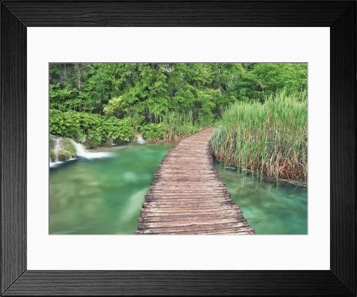 Framed Print : Boardwalk over karst lake in Plitvice National Park - Croatia, Lika-Senj Framed Print : Boardwalk over karst lake in Plitvice National Park - Croatia, Lika-Senj