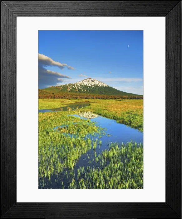 Framed Print : Forest pond am Sparks Lake with Mount Bachelor - USA, Oregon, Deschutes, Cascade Lakes Framed Print : Forest pond am Sparks Lake with Mount Bachelor - USA, Oregon, Deschutes, Cascade Lakes