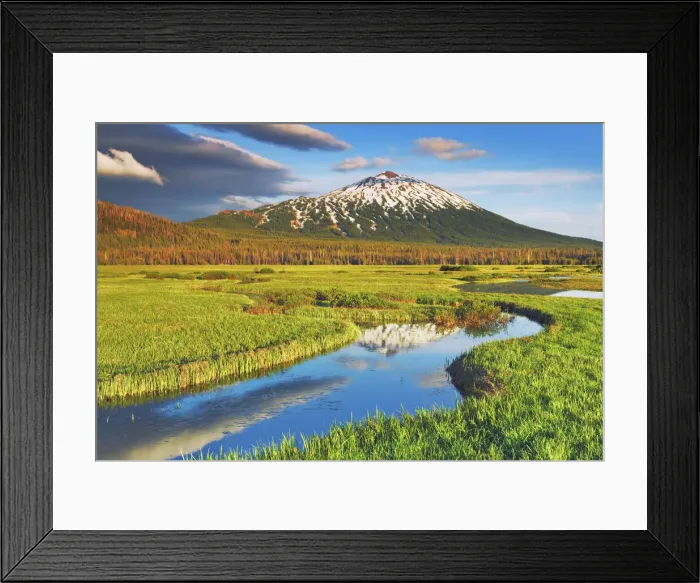 Framed Print : Forest pond am Sparks Lake with Mount Bachelor - USA, Oregon, Deschutes, Cascade Lakes Framed Print : Forest pond am Sparks Lake with Mount Bachelor - USA, Oregon, Deschutes, Cascade Lakes