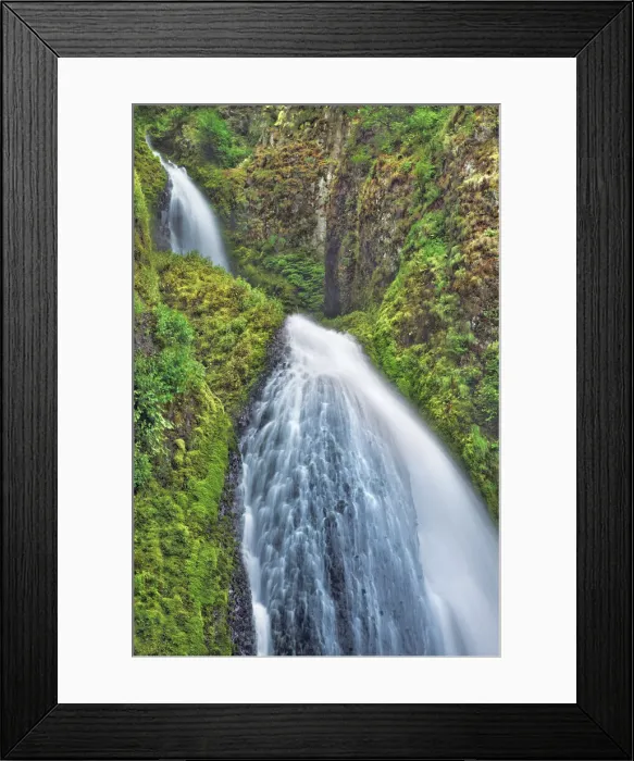 Framed Print : Waterfall Wahkeena Falls in Pacific rainforest - USA, Oregon, Multnomah
