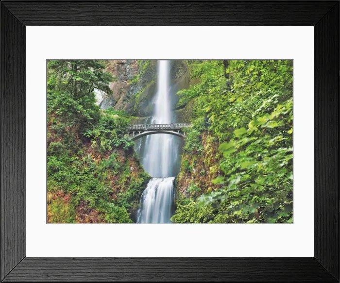 Framed Print : Waterfall Multnomah Falls - USA, Oregon, Multnomah, Multnomah Falls - Cascade Range