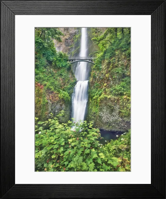 Framed Print : Waterfall Multnomah Falls - USA, Oregon, Multnomah, Multnomah Falls - Cascade Range