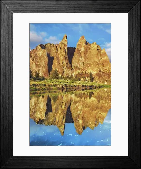 Framed Print : Mountain impression reflection of Smith Rocks in Crooked River - USA, Oregon, Deschutes Framed Print : Mountain impression reflection of Smith Rocks in Crooked River - USA, Oregon, Deschutes