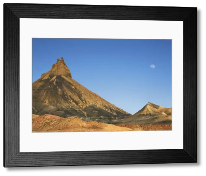 Framed Print : Sandstone erosion landscape and moon - USA, Utah, Kane, Lake Powell, Big Water Framed Print : Sandstone erosion landscape and moon - USA, Utah, Kane, Lake Powell, Big Water
