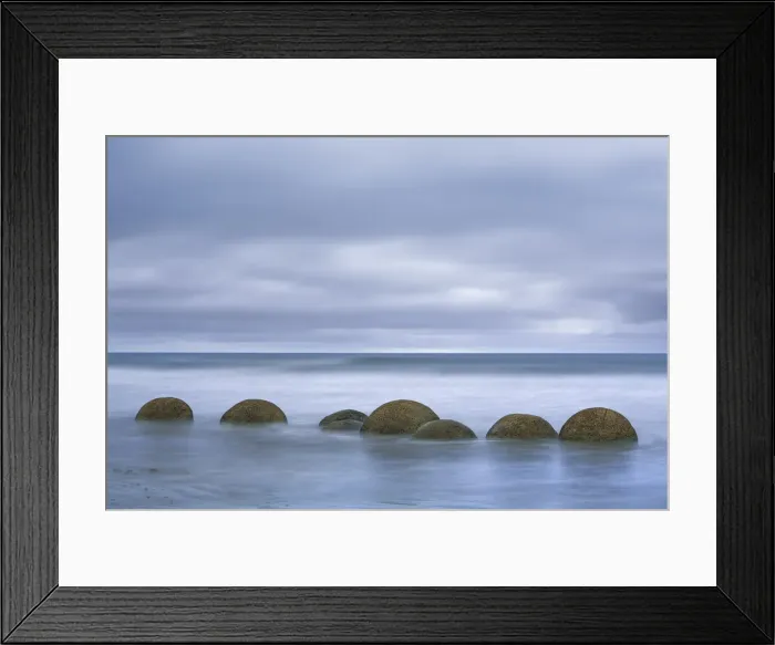 Framed Print : Rock formation Moeraki Boulders - New Zealand, South Island, Otago, Waitaki