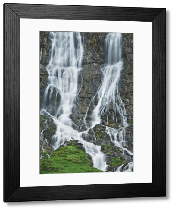 Framed Print : Waterfall Jungibache - Switzerland, Bern, Interlaken-Oberhasli, Innertkirchen Framed Print : Waterfall Jungibache - Switzerland, Bern, Interlaken-Oberhasli, Innertkirchen