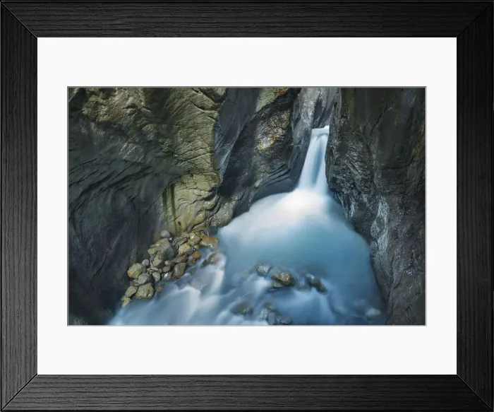 Framed Print : Waterfall in Rosenlaui gorge - Switzerland, Bern, Interlaken-Oberhasli, Meiringen Framed Print : Waterfall in Rosenlaui gorge - Switzerland, Bern, Interlaken-Oberhasli, Meiringen