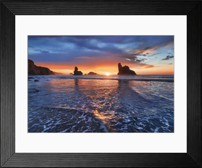 Framed Print : Rocky coast at ocean - New Zealand, South Island, West Coast, Grey, Greymouth