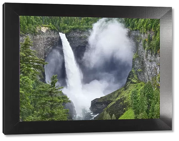 Waterfall Helmcken Falls - Canada, British Columbia, Thompson-Nicola, Clearwater
