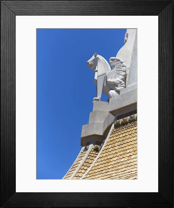 Framed Print : The sculpture of a winged lion on the dome of the historic Framed Print : The sculpture of a winged lion on the dome of the historic