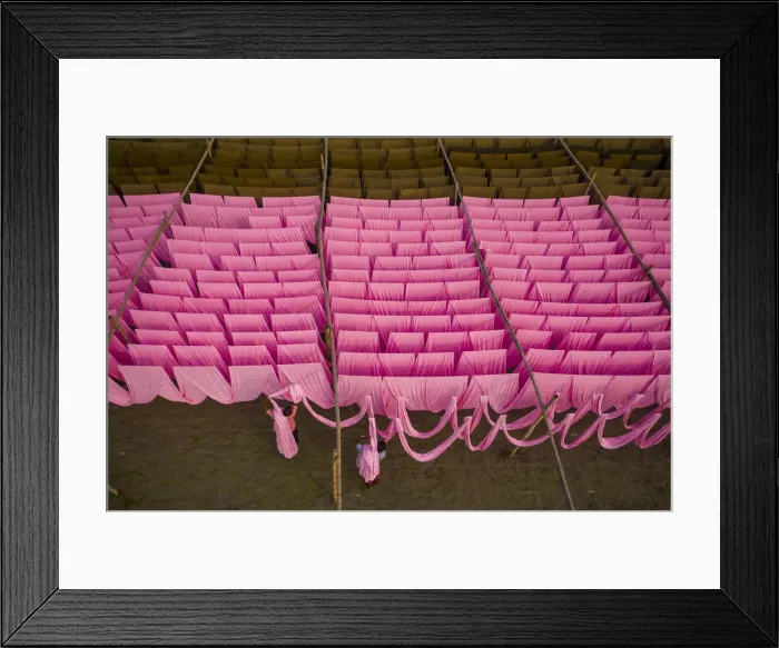 Framed Print : Workers hang thousands of metres of different coloured t-shirt fabrics to dry in Framed Print : Workers hang thousands of metres of different coloured t-shirt fabrics to dry in