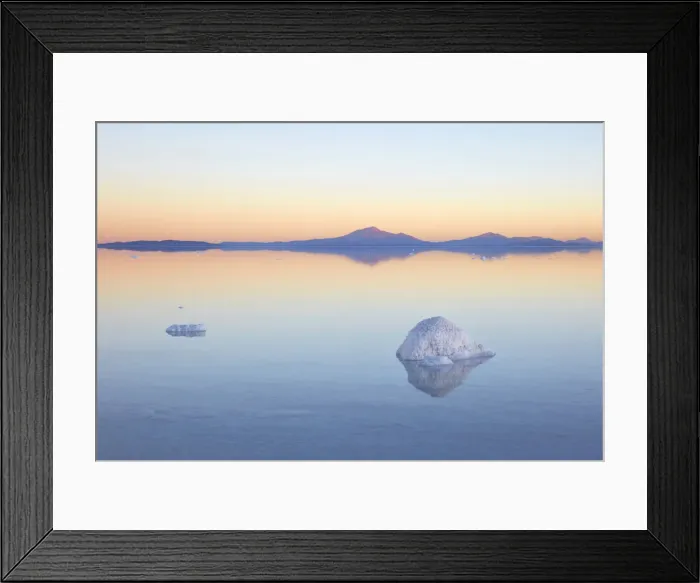 Framed Print : The Uyuni Salt Flat at twilight, Bolivia Framed Print : The Uyuni Salt Flat at twilight, Bolivia