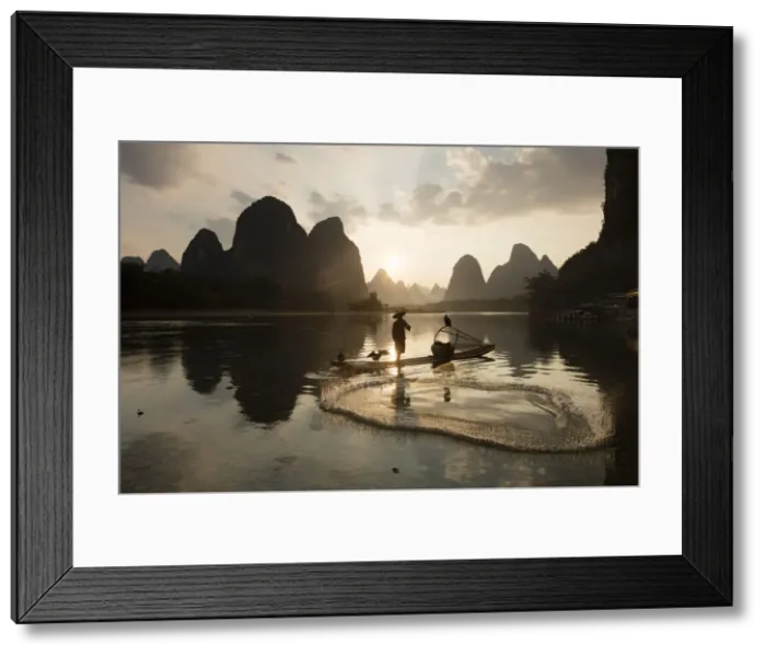 Framed Print : Cormorant fisherman on Li River, Guangxi Yangshuo, China Framed Print : Cormorant fisherman on Li River, Guangxi Yangshuo, China