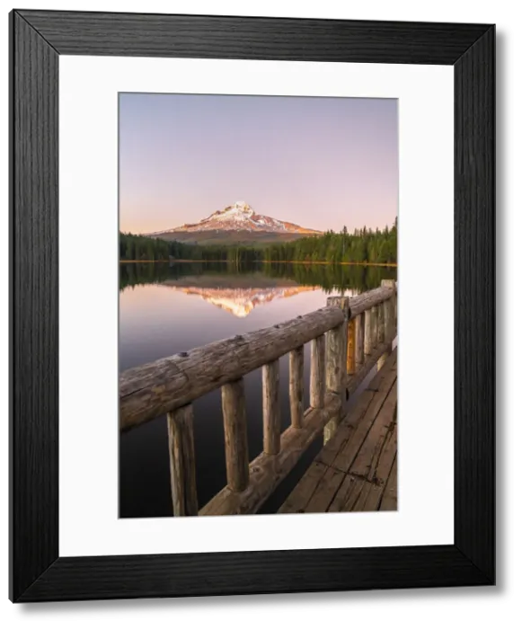 Framed Print : Mt Hood reflecting on Trillium Lake at sunset. Government Camp, Clackamas county, Oregon Framed Print : Mt Hood reflecting on Trillium Lake at sunset. Government Camp, Clackamas county, Oregon