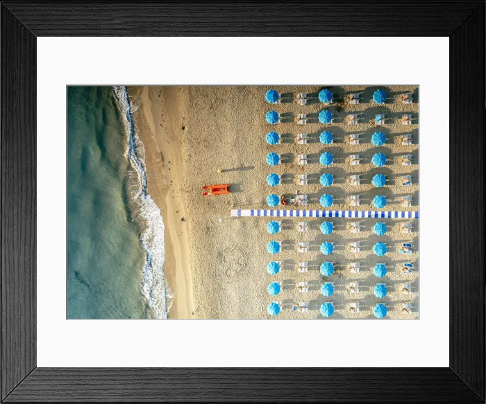Framed Print : Beach umbrellas on sand washed by waves of turquoise sea from above, Vieste Framed Print : Beach umbrellas on sand washed by waves of turquoise sea from above, Vieste