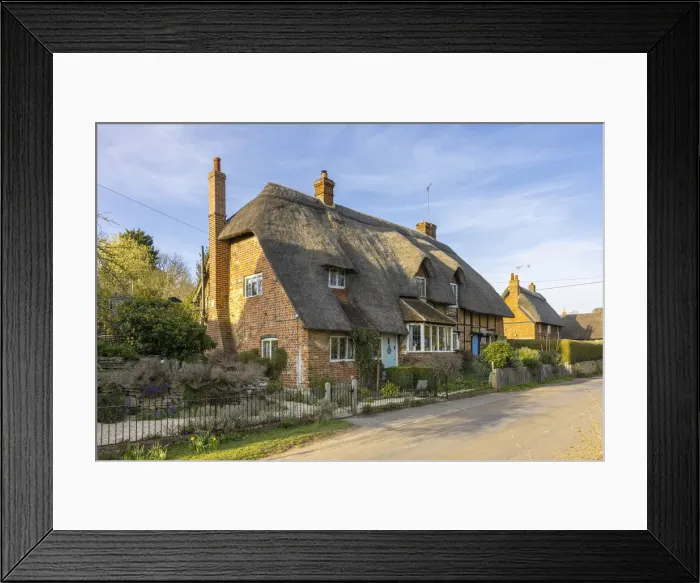 Framed Print : Thatched house, Clifton Hampton, Oxford, Oxfordshire, England Framed Print : Thatched house, Clifton Hampton, Oxford, Oxfordshire, England
