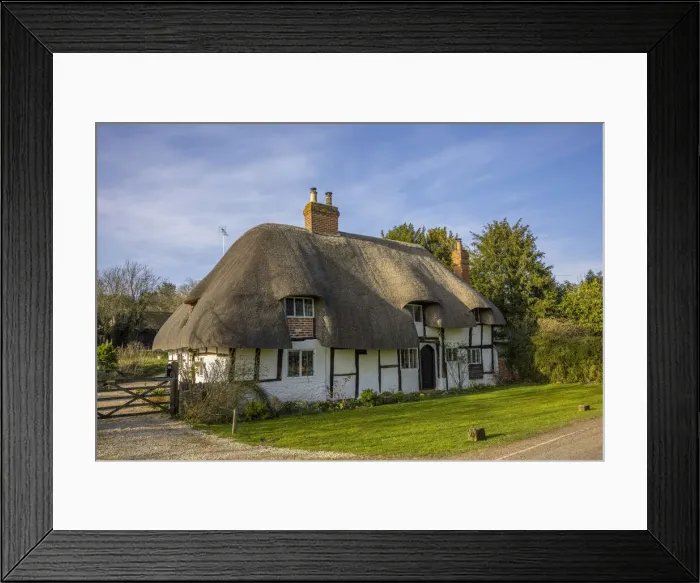 Framed Print : Thatched Cottage, Clifton Hampton, Oxford, Oxfordshire, England Framed Print : Thatched Cottage, Clifton Hampton, Oxford, Oxfordshire, England