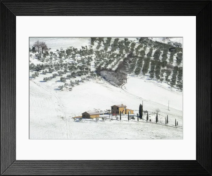 Framed Print : Lonely countryhouse in winter, Val d Orcia, Tuscany, Italy Framed Print : Lonely countryhouse in winter, Val d Orcia, Tuscany, Italy