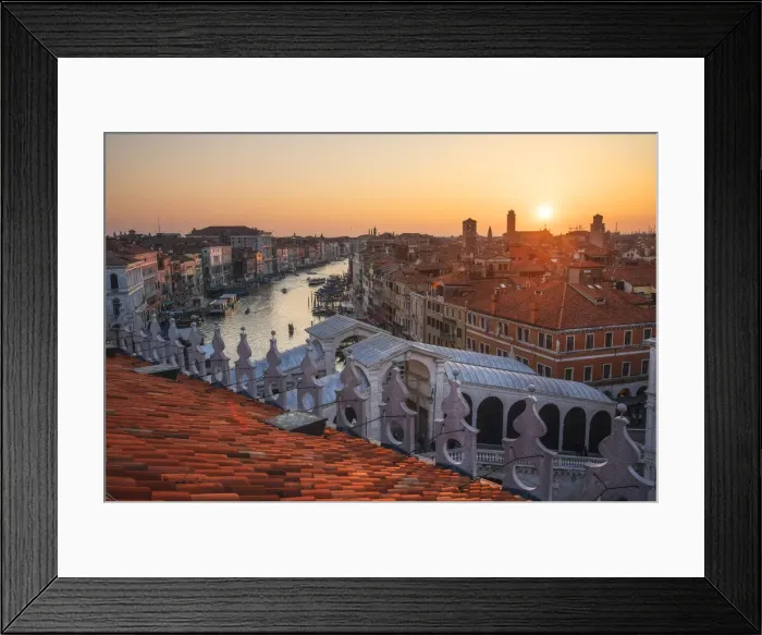 Framed Print : Elevated view of Ponte di Rialto from the Fondaco dei Tedeschi at sunset. Venice, Italy Framed Print : Elevated view of Ponte di Rialto from the Fondaco dei Tedeschi at sunset. Venice, Italy