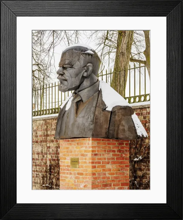 Framed Print : Vladimir Ilyich Ulyanov Lenin Monument in Socialist Realism Museum next to the Zamoyski Framed Print : Vladimir Ilyich Ulyanov Lenin Monument in Socialist Realism Museum next to the Zamoyski