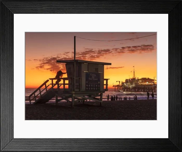 Framed Print : Lifeguard Hut and Santa Monica Pier at sunset, Santa Monica, California, USA Framed Print : Lifeguard Hut and Santa Monica Pier at sunset, Santa Monica, California, USA