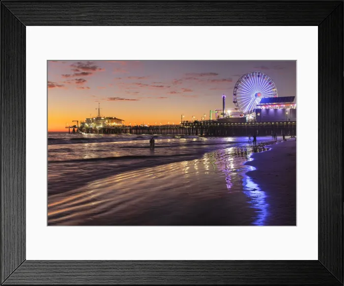 Framed Print : Santa Monica Pier bei Sonnenuntergang, Santa Monica, Kalifornien, USA Framed Print : Santa Monica Pier bei Sonnenuntergang, Santa Monica, Kalifornien, USA