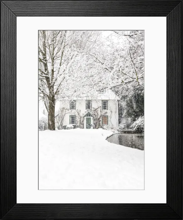 Framed Print : Laurel Farmhouse, built in 1650, in the snowstorm, Totteridge, London, England Framed Print : Laurel Farmhouse, built in 1650, in the snowstorm, Totteridge, London, England