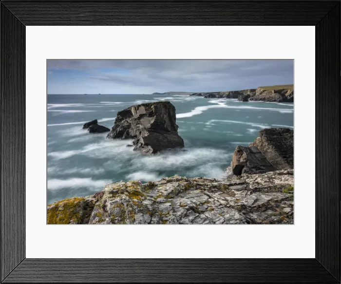 Framed Print : Rugged clifftop coastal views near Porthcothan Bay in Cornwall, England
