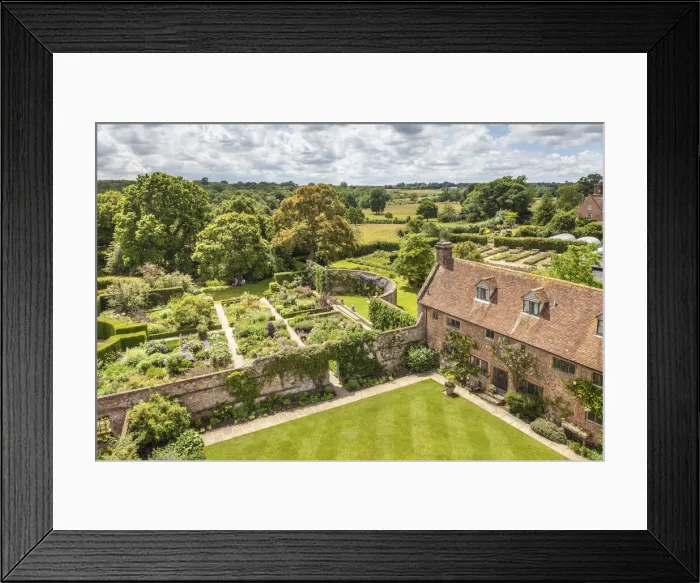 Framed Print : Sissinghurst Castle Garden, Cranbrook, Kent, England Framed Print : Sissinghurst Castle Garden, Cranbrook, Kent, England