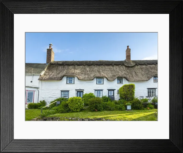 Framed Print : Traditional thatched cottage, Coverack, Cornwall, England, UK Framed Print : Traditional thatched cottage, Coverack, Cornwall, England, UK
