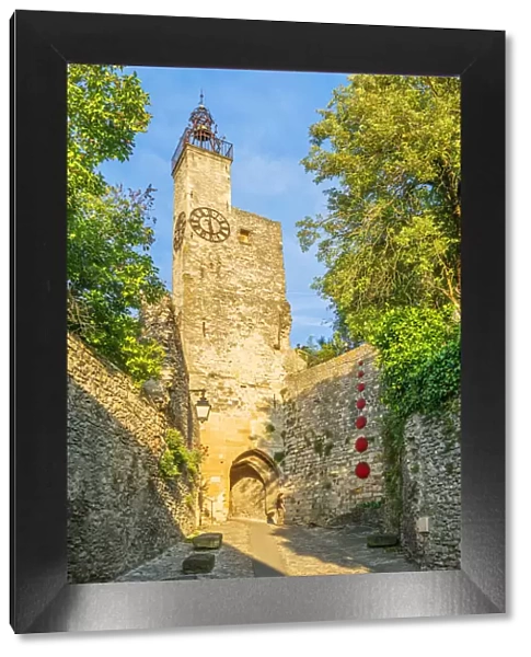 Alley in the medievial town of Vaison-la-Romaine, Vaison-La-Romaine, Vaucluse, Provence-Alpes-Cotes d'Azur, France