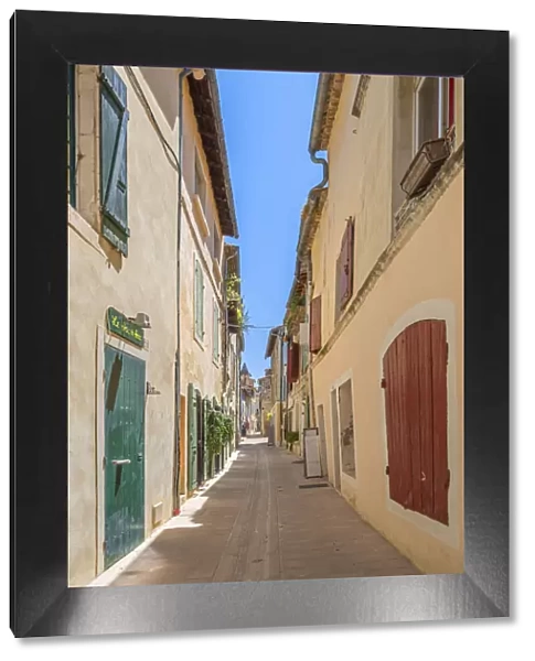 Alley at Saint Remy de Provence, Les Alpilles, Bouches du Rhone, Provence Cote d'Azur, France, Europe