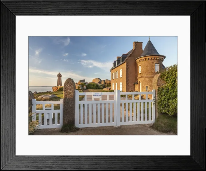 Framed Print : Manor house at Phare de Ploumanac`h, Cote de Granit Rose, Cotes-d'Armor Brittany, France Framed Print : Manor house at Phare de Ploumanac`h, Cote de Granit Rose, Cotes-d'Armor Brittany, France