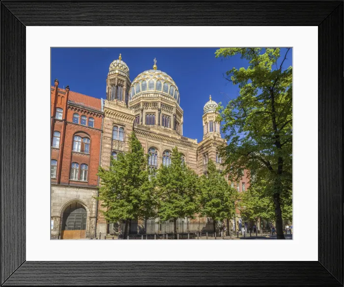 Framed Print : New Synagogue on Oranienburger Strasse, Berlin, Germany Framed Print : New Synagogue on Oranienburger Strasse, Berlin, Germany