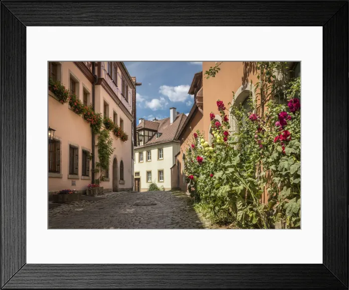 Framed Print : Narrow alley in the old town of Rothenburg ob der Tauber, Middle Franconia, Bavaria Framed Print : Narrow alley in the old town of Rothenburg ob der Tauber, Middle Franconia, Bavaria