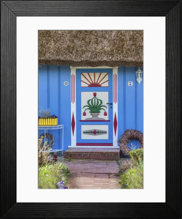 Framed Print : Historic thatched roof house in Zingst, Mecklenburg-Western Pomerania, Northern Germany Framed Print : Historic thatched roof house in Zingst, Mecklenburg-Western Pomerania, Northern Germany