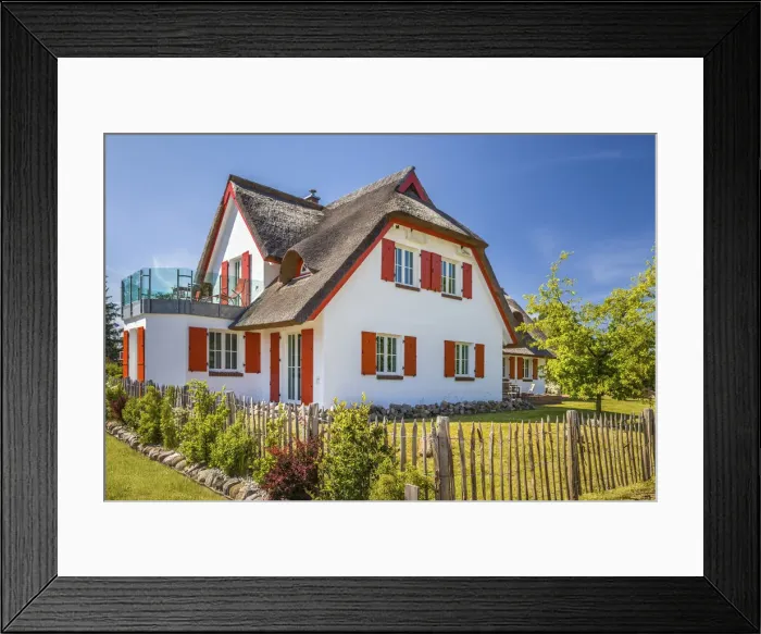 Framed Print : Historic thatched roof house in Born am Darss, Mecklenburg-Western Pomerania
