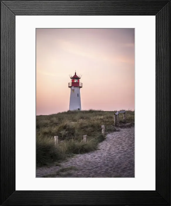 Framed Print : Evening mood at the List-West lighthouse on the Ellenbogen Peninsula, Sylt Framed Print : Evening mood at the List-West lighthouse on the Ellenbogen Peninsula, Sylt