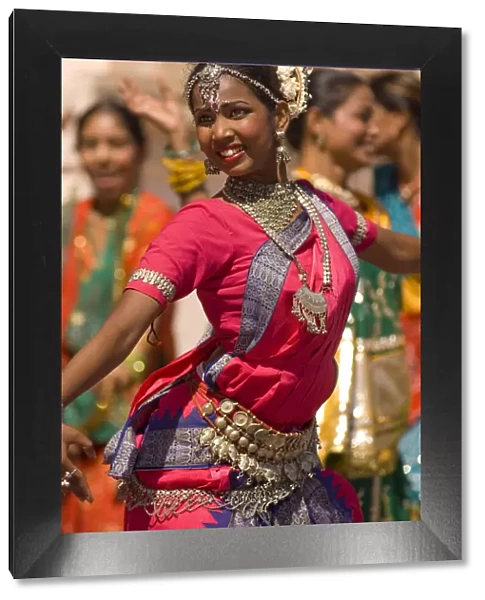 Bollywood Dancer, The City Palace, Udaipur, Rajasthan, India, Asia