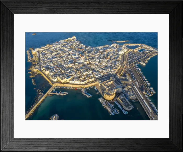 Framed Print : Italy. Apulia (Puglia). Salento, Gallipoli, Old walled town Framed Print : Italy. Apulia (Puglia). Salento, Gallipoli, Old walled town