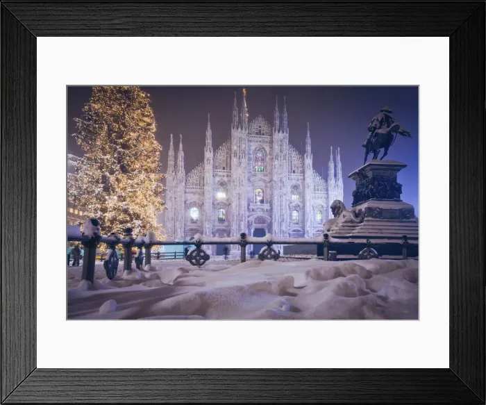 Framed Print : Piazza Duomo in Milano after a heavy snowfall. Lombardy, Italy Framed Print : Piazza Duomo in Milano after a heavy snowfall. Lombardy, Italy