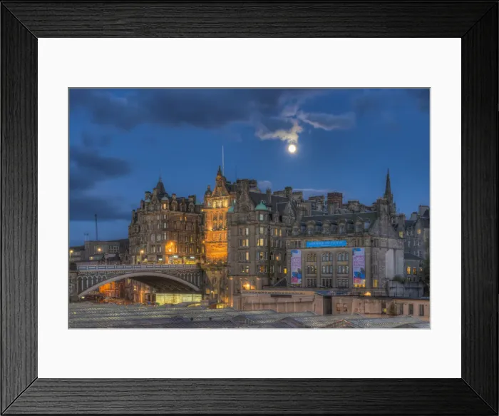 Framed Print : North Bridge with Old town, Edinburgh, Scotland, Great Britain, United Kingdom Framed Print : North Bridge with Old town, Edinburgh, Scotland, Great Britain, United Kingdom