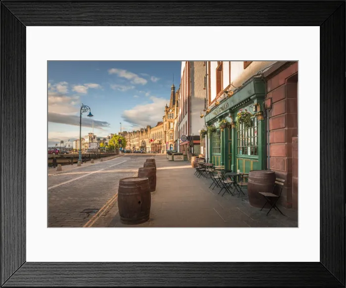 Framed Print : Traditional pub on the shore in Leith, Edinburgh, City of Edinburgh, Scotland Framed Print : Traditional pub on the shore in Leith, Edinburgh, City of Edinburgh, Scotland