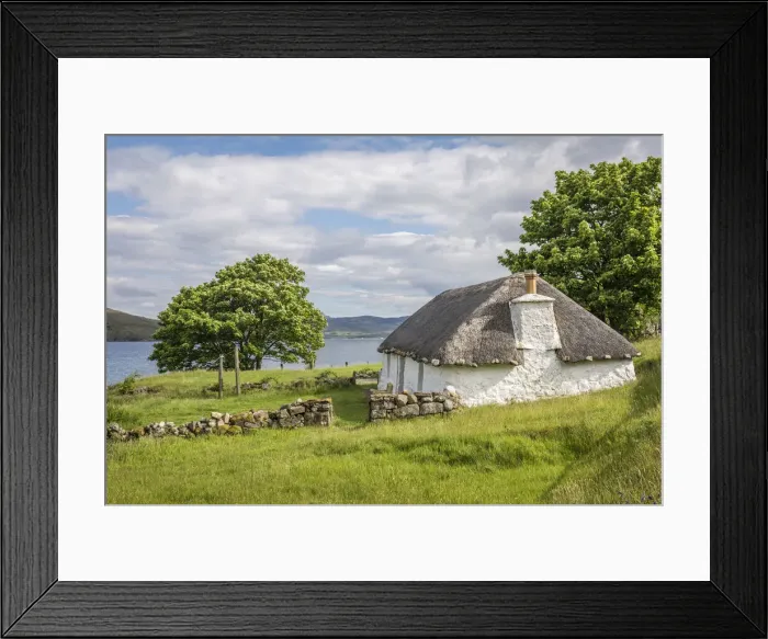 Framed Print : Thatched roof cottage on Loch Airnord at Luib, Isle of Skye, Highlands, Scotland Framed Print : Thatched roof cottage on Loch Airnord at Luib, Isle of Skye, Highlands, Scotland