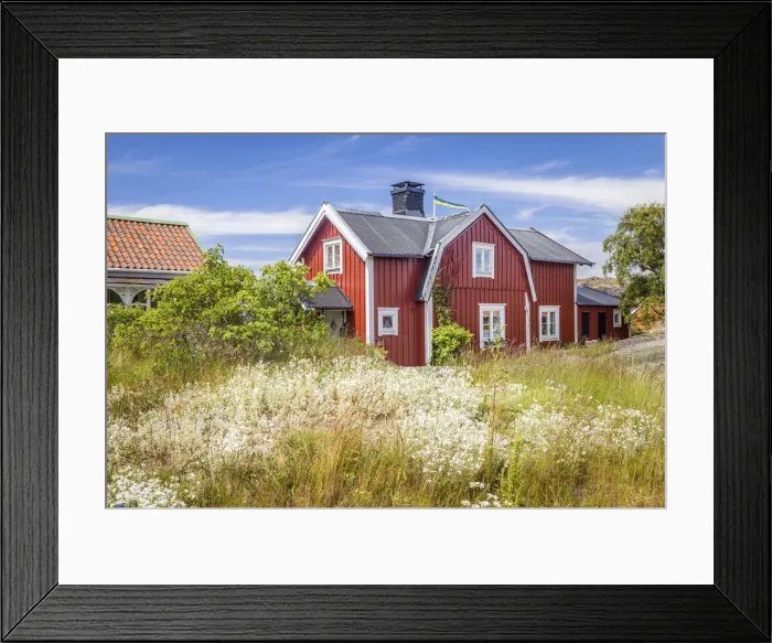 Framed Print : Idyllic summer house in Landsort on the archipelago island of Oja Framed Print : Idyllic summer house in Landsort on the archipelago island of Oja