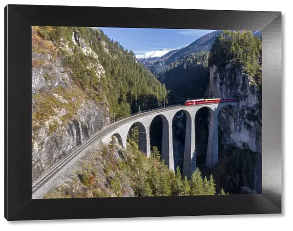 Switzerland, Canton Graubunden, Albulatal, Rhatische Bahn, Landwasser Viaduct
