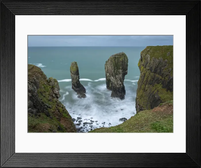 Framed Print : Elegug Stacks at Castlemartin on the Pembrokeshire Coast National Park, Wales, UK Framed Print : Elegug Stacks at Castlemartin on the Pembrokeshire Coast National Park, Wales, UK