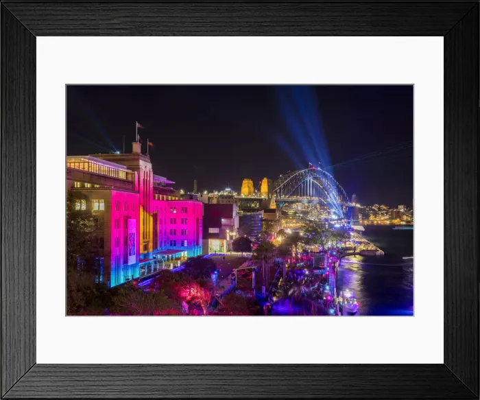 Framed Print : Museum of Contempory Art and Sydney Harbour Bridge illumiated with projections Framed Print : Museum of Contempory Art and Sydney Harbour Bridge illumiated with projections