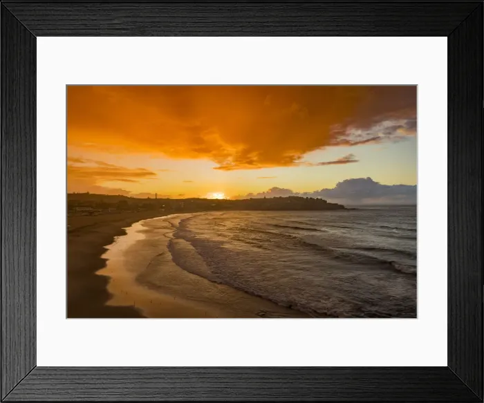 Framed Print : Bondi Beach at sunrise, Sydney, New South Wales, Australia Framed Print : Bondi Beach at sunrise, Sydney, New South Wales, Australia